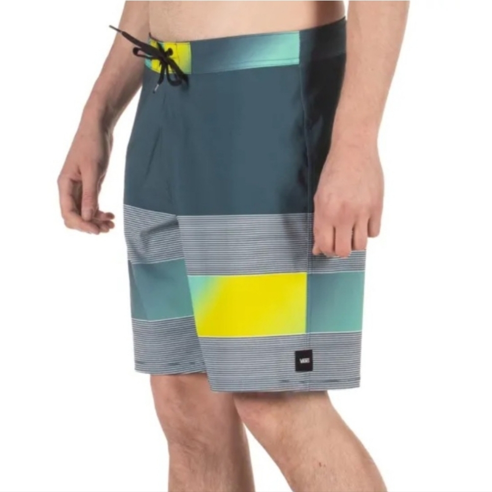 VANS Off The Wall Board Shorts 9” Inseam VA3HBOYNA-YNA BlueVANS